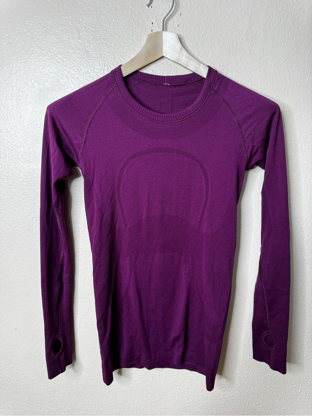 Lululemon Swiftly Tech Shirt Long Sleeve Crew Purple Thumbholes Women’s 6